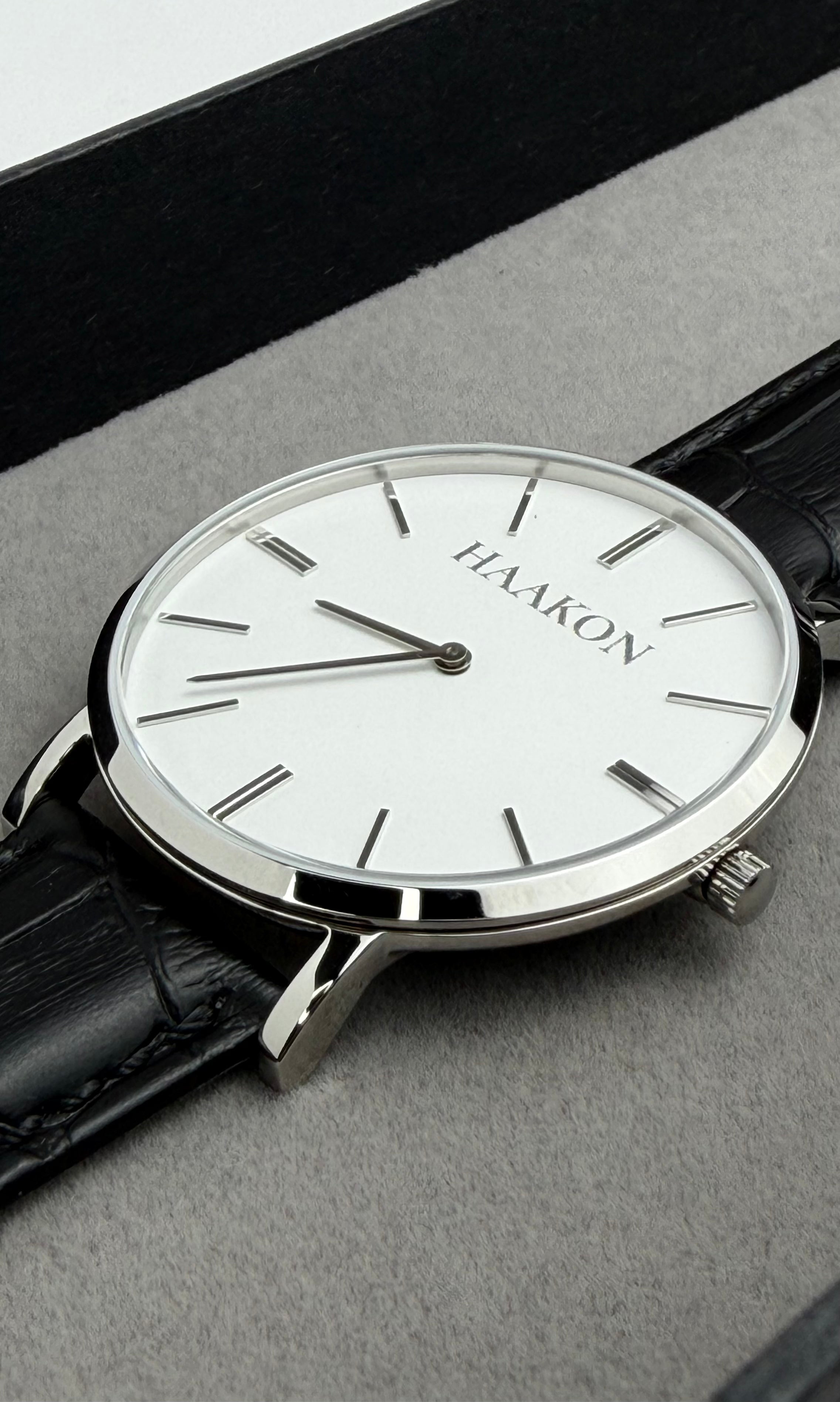 HAAKON Legacy - White